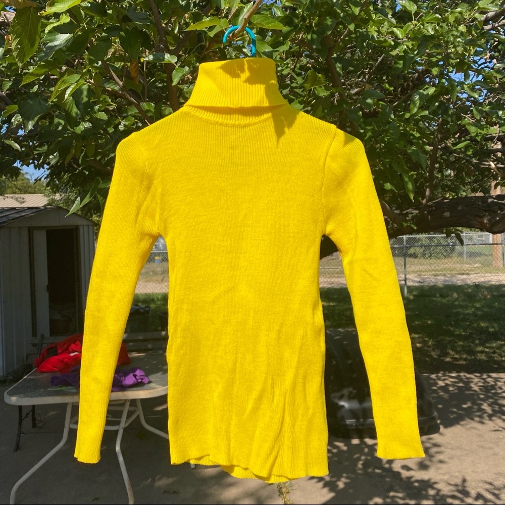 Sunshine yellow acrylic 70’s turtleneck